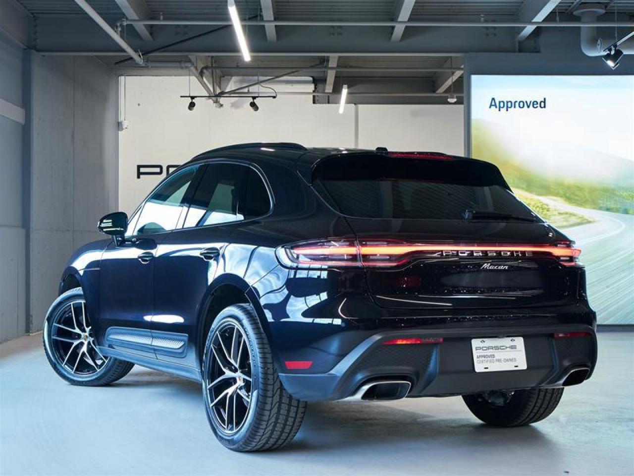 2024 Porsche Macan AWD Photo3