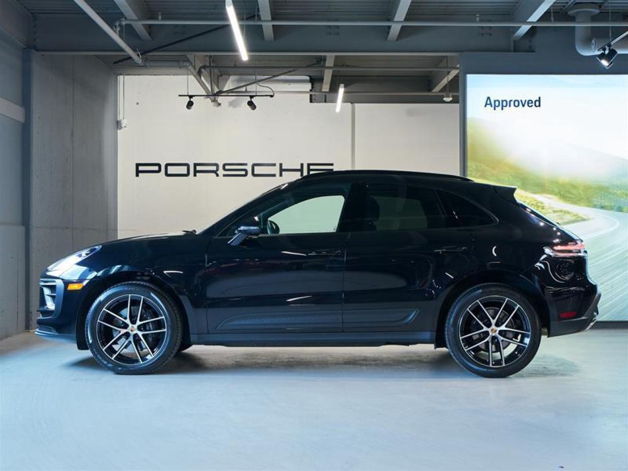 2024 Porsche Macan AWD Photo2