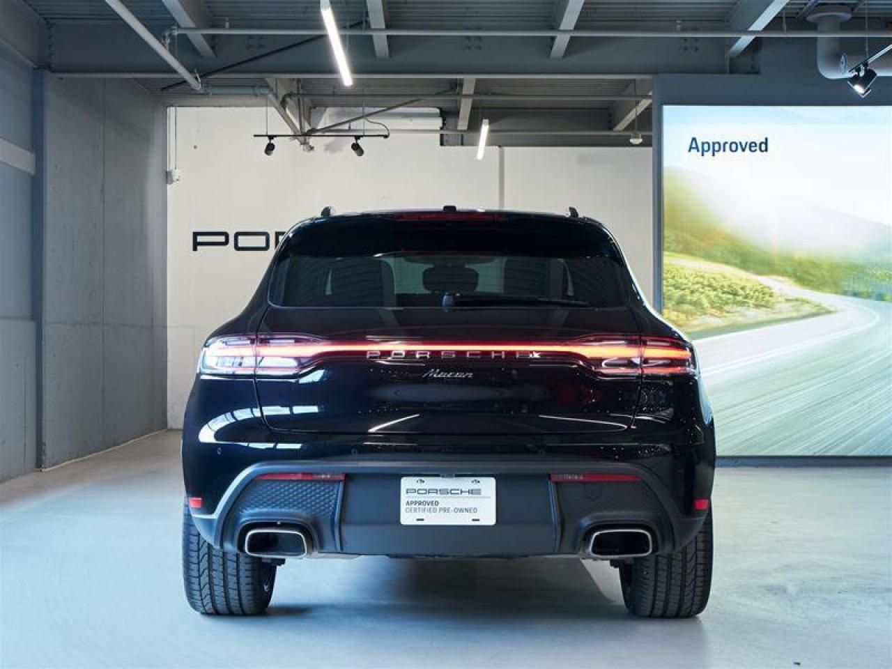 2024 Porsche Macan AWD Photo4