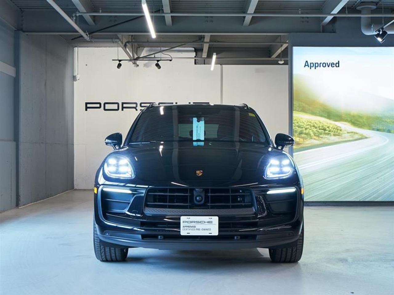 2024 Porsche Macan AWD Photo