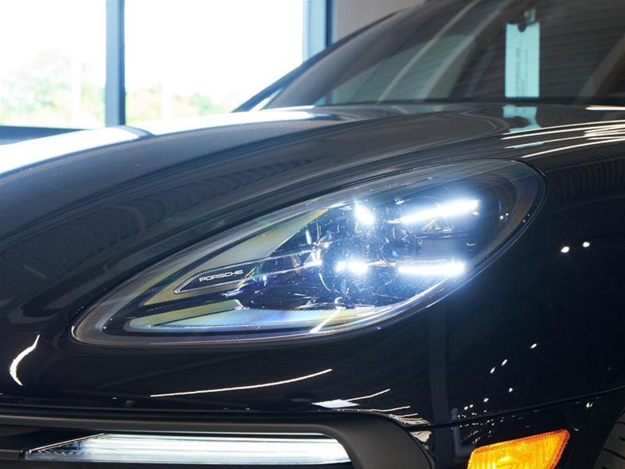 2024 Porsche Macan AWD Photo