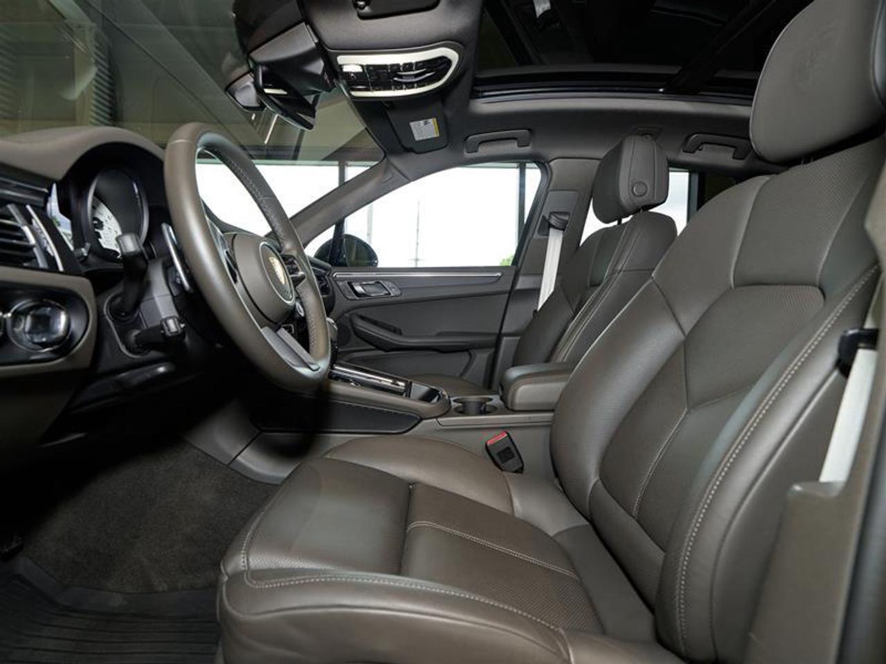2024 Porsche Macan AWD Photo