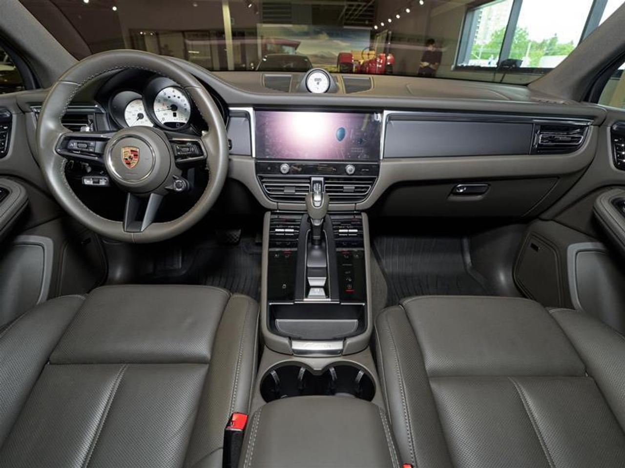 2024 Porsche Macan AWD Photo