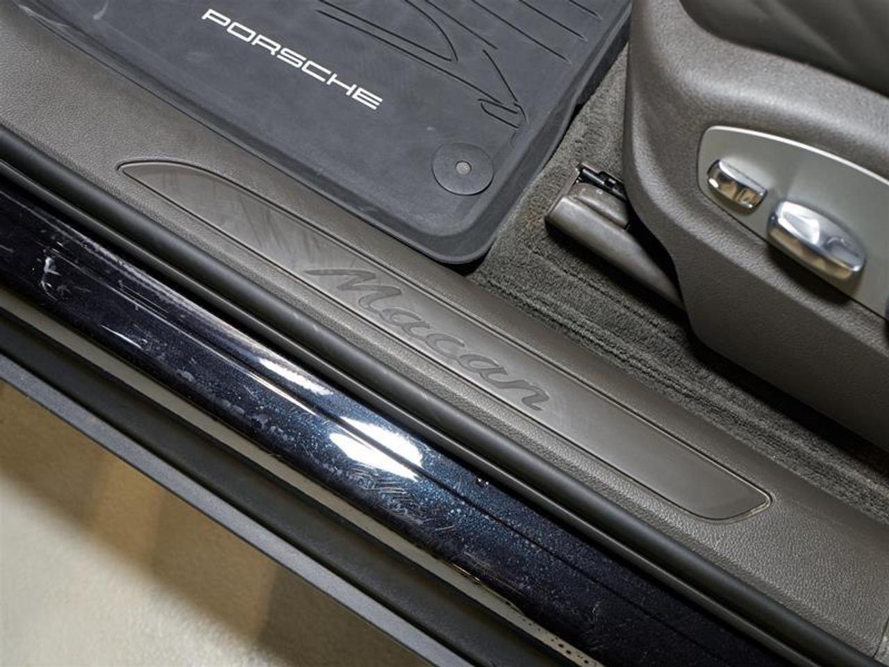 2024 Porsche Macan AWD Photo