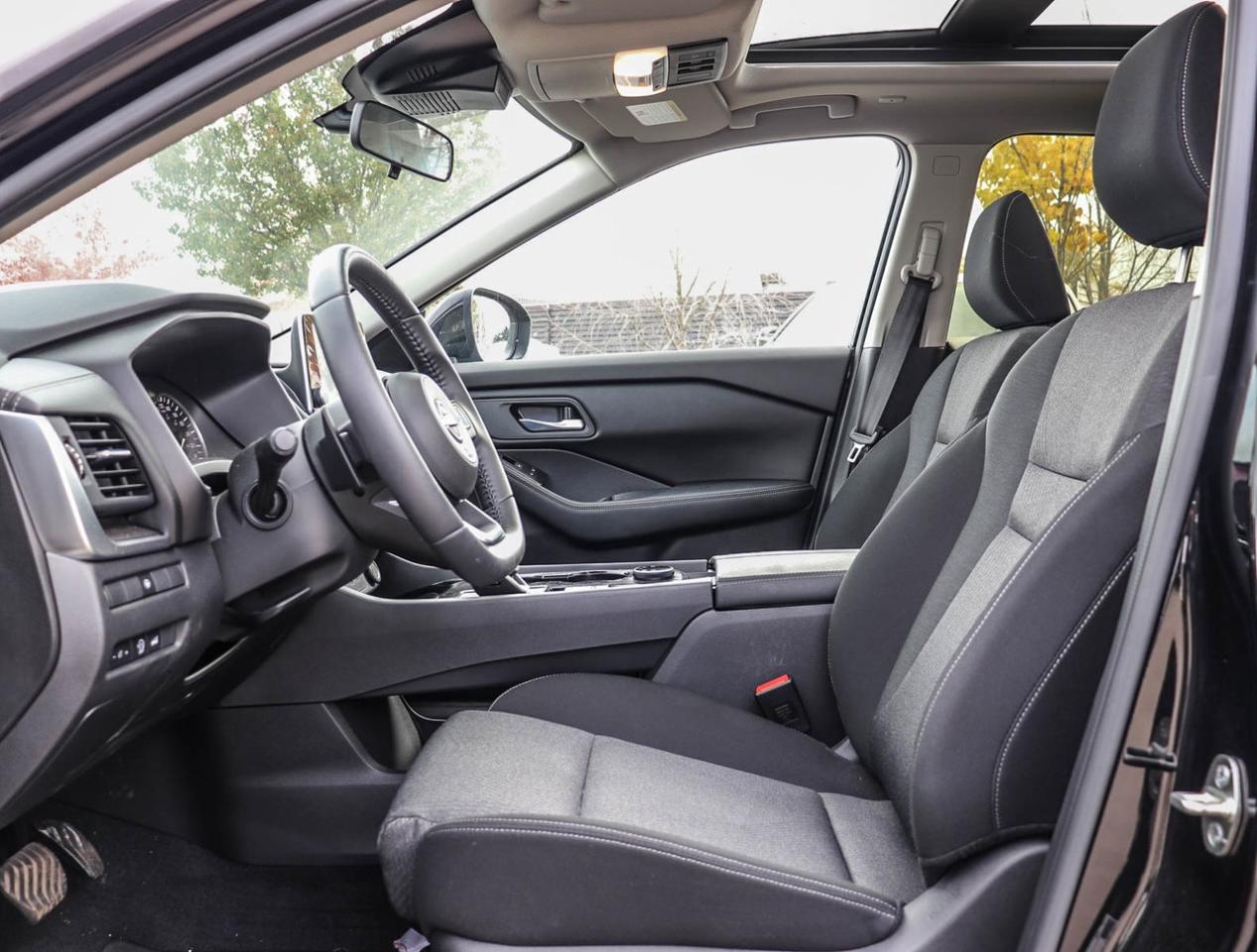 2024 Nissan Rogue SV MOONROOF Photo