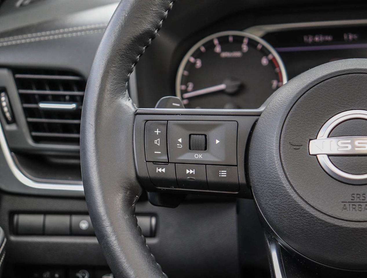 2024 Nissan Rogue SV MOONROOF Photo