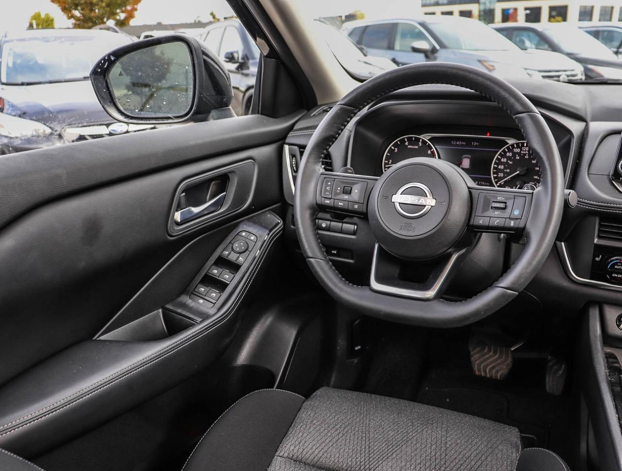 2024 Nissan Rogue SV MOONROOF Photo