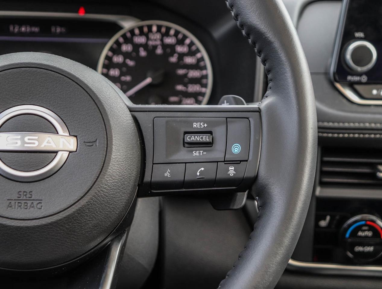 2024 Nissan Rogue SV MOONROOF Photo