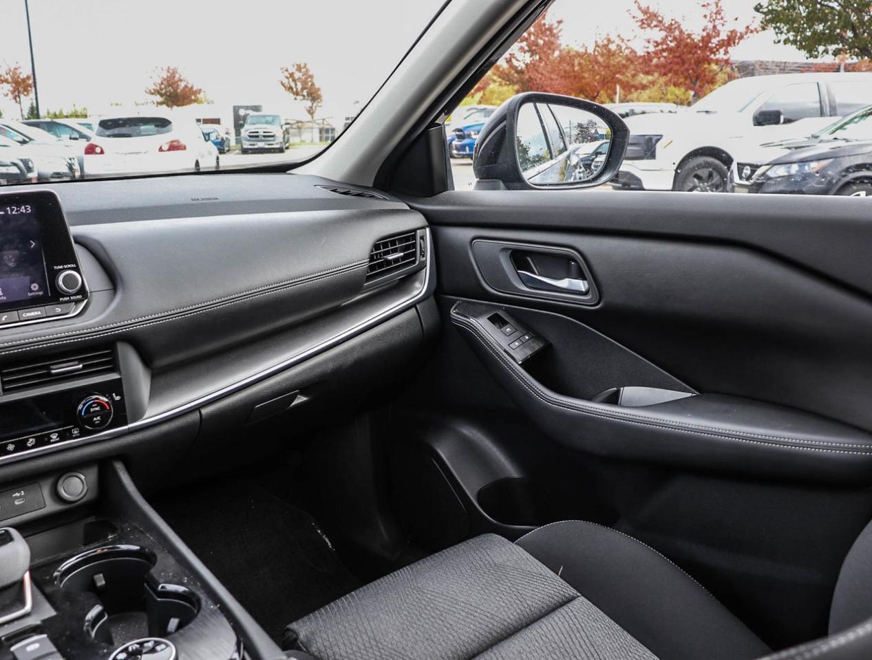 2024 Nissan Rogue SV MOONROOF Photo