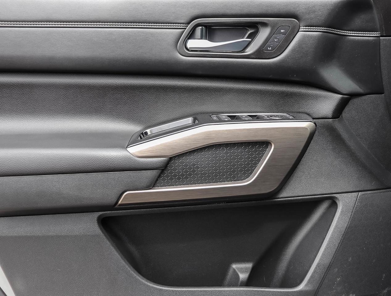 2024 Nissan Pathfinder Platinum WITH CAPTAIN SEATS 3.5L V6 AWD HOLIDAY SA Photo