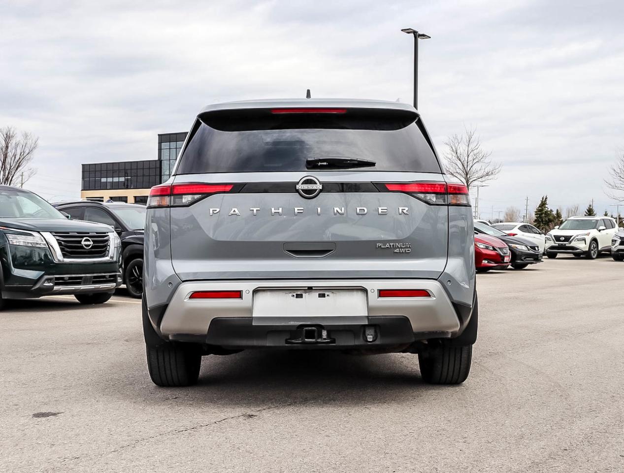 2024 Nissan Pathfinder Platinum WITH CAPTAIN SEATS 3.5L V6 AWD HOLIDAY SA Photo