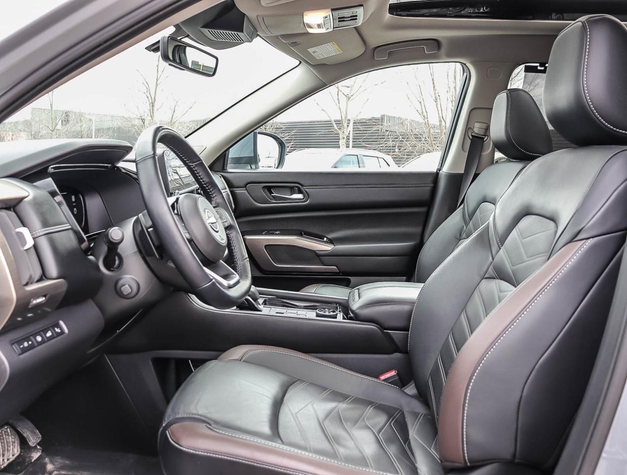 2024 Nissan Pathfinder Platinum WITH CAPTAIN SEATS 3.5L V6 AWD HOLIDAY SA Photo