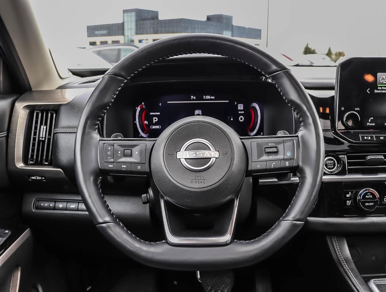 2024 Nissan Pathfinder Platinum WITH CAPTAIN SEATS 3.5L V6 AWD HOLIDAY SA Photo