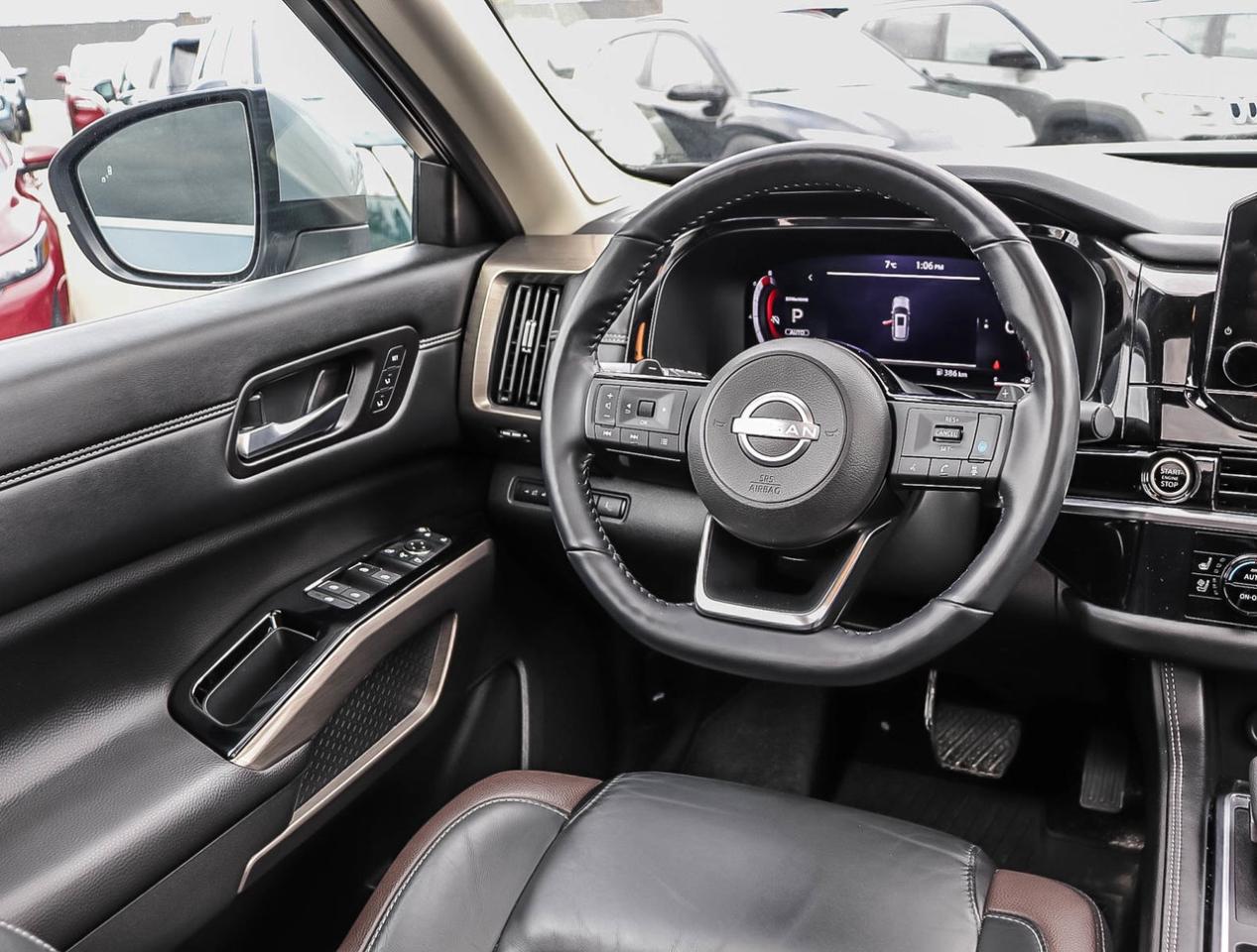 2024 Nissan Pathfinder Platinum WITH CAPTAIN SEATS 3.5L V6 AWD HOLIDAY SA Photo