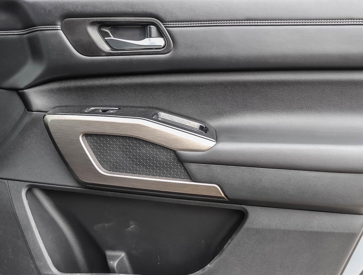 2024 Nissan Pathfinder Platinum WITH CAPTAIN SEATS 3.5L V6 AWD HOLIDAY SA Photo