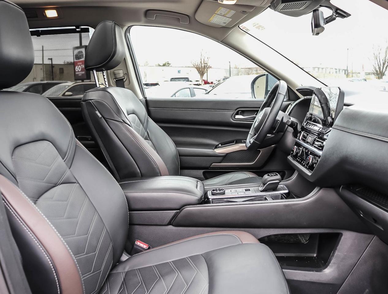 2024 Nissan Pathfinder Platinum WITH CAPTAIN SEATS 3.5L V6 AWD HOLIDAY SA Photo