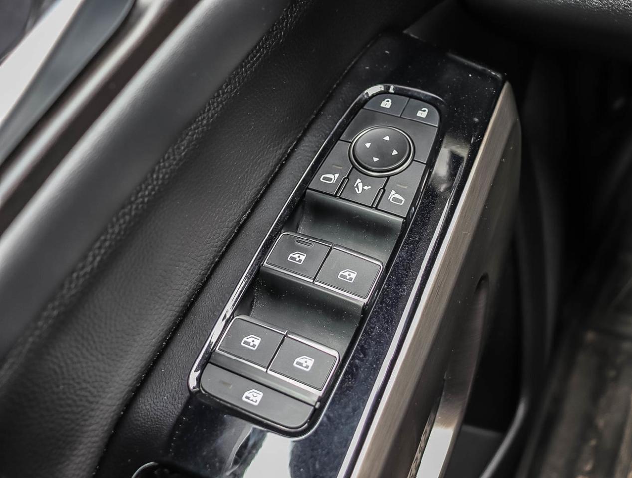 2024 Nissan Pathfinder Platinum WITH CAPTAIN SEATS 3.5L V6 AWD HOLIDAY SA Photo