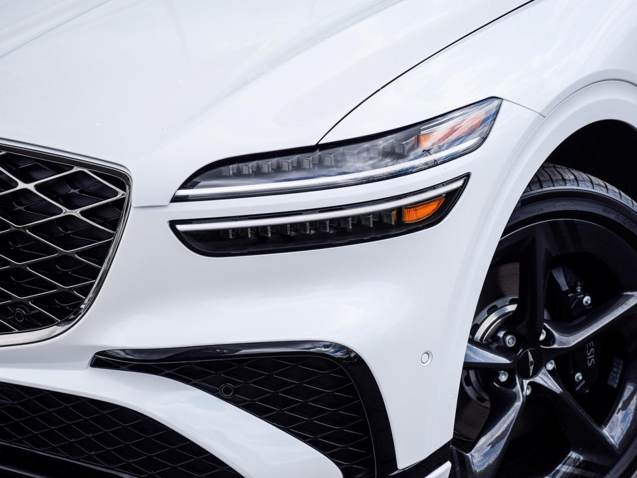 2026 Genesis GV70 3.5T Sport Quilting AWD    Used Demonstrator Photo4