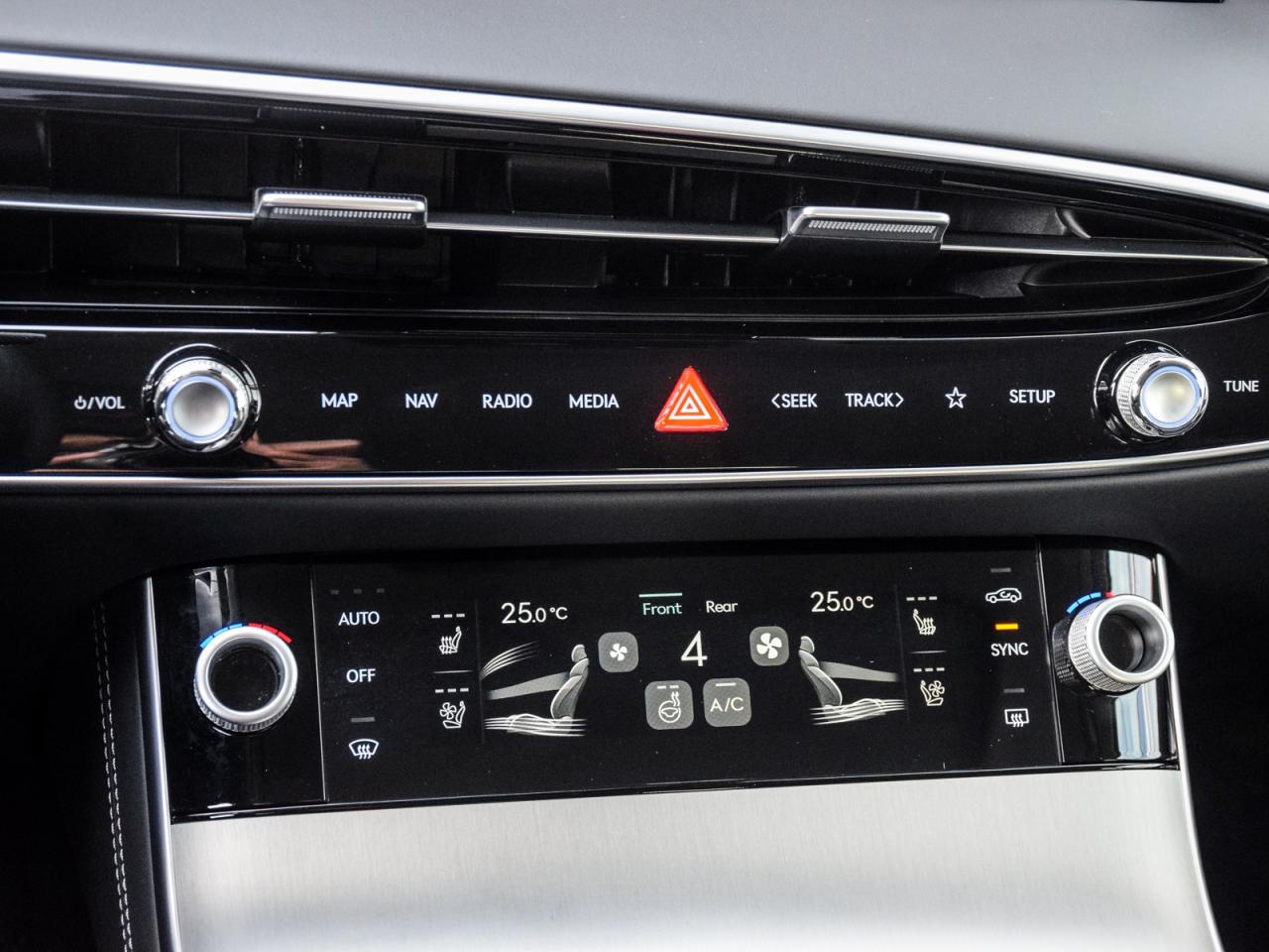 2026 Genesis GV70 2.5T Advanced Tech.Pkg AWD   Used Demonstrator Photo