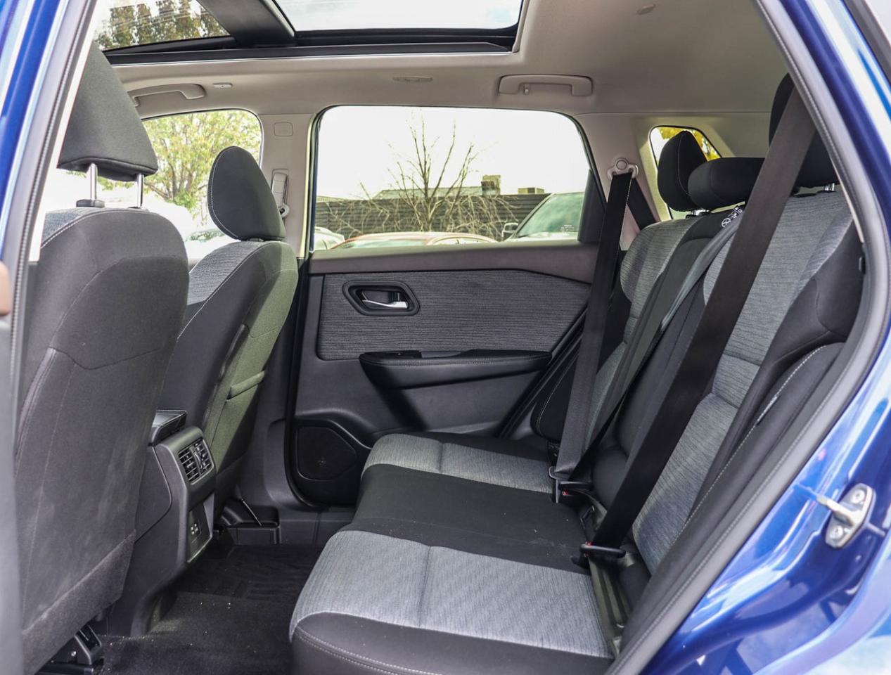 2023 Nissan Rogue SV Moonroof ALL WHEEL DRIVE Photo