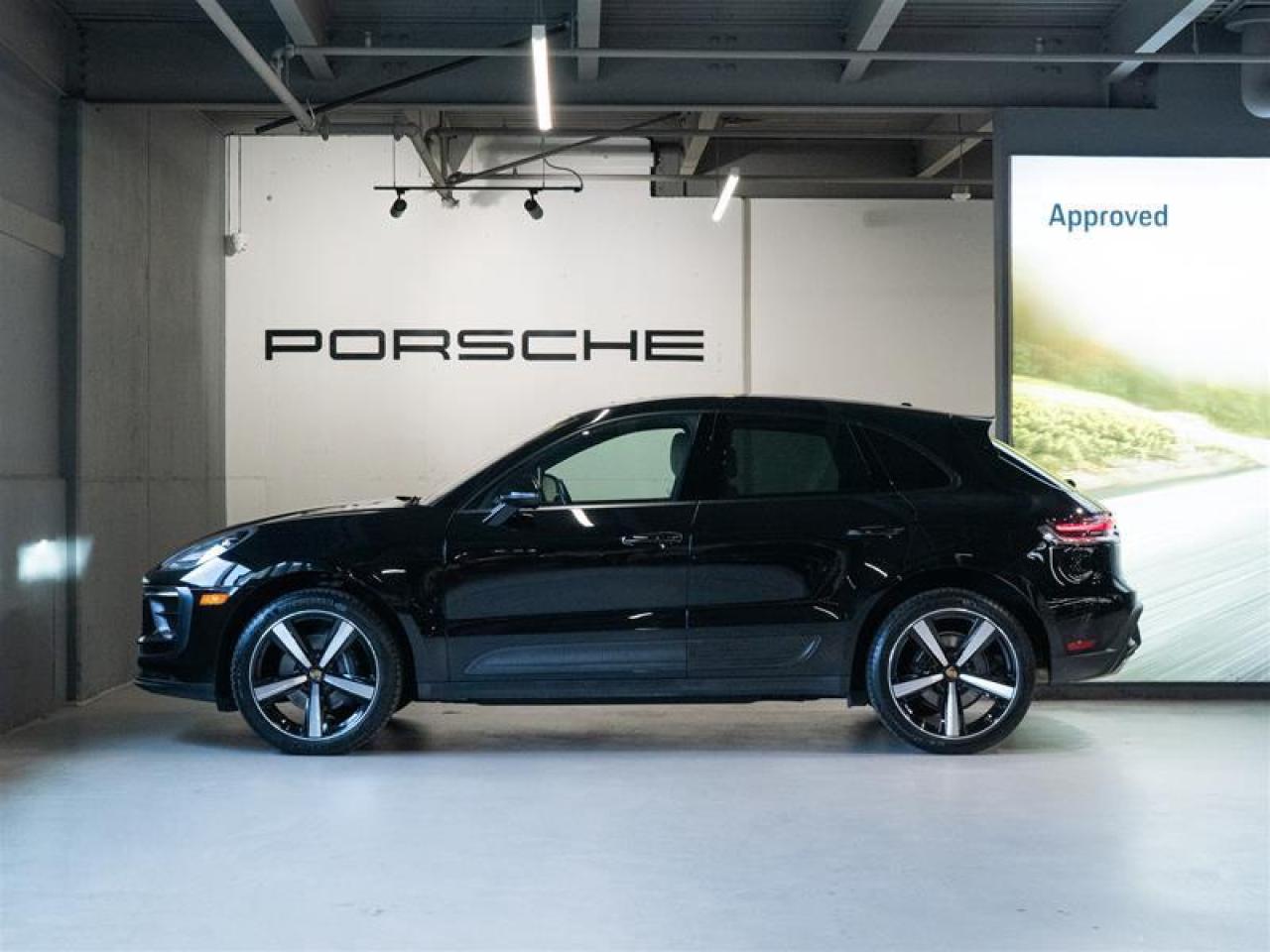 2024 Porsche Macan AWD Photo2