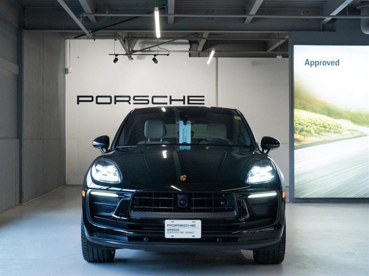 2024 Porsche Macan AWD Photo3