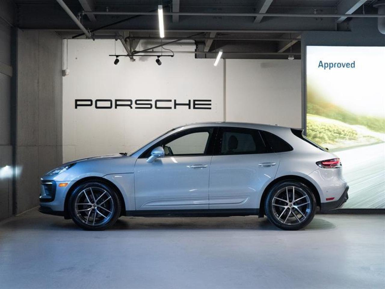 2025 Porsche Macan AWD Photo2