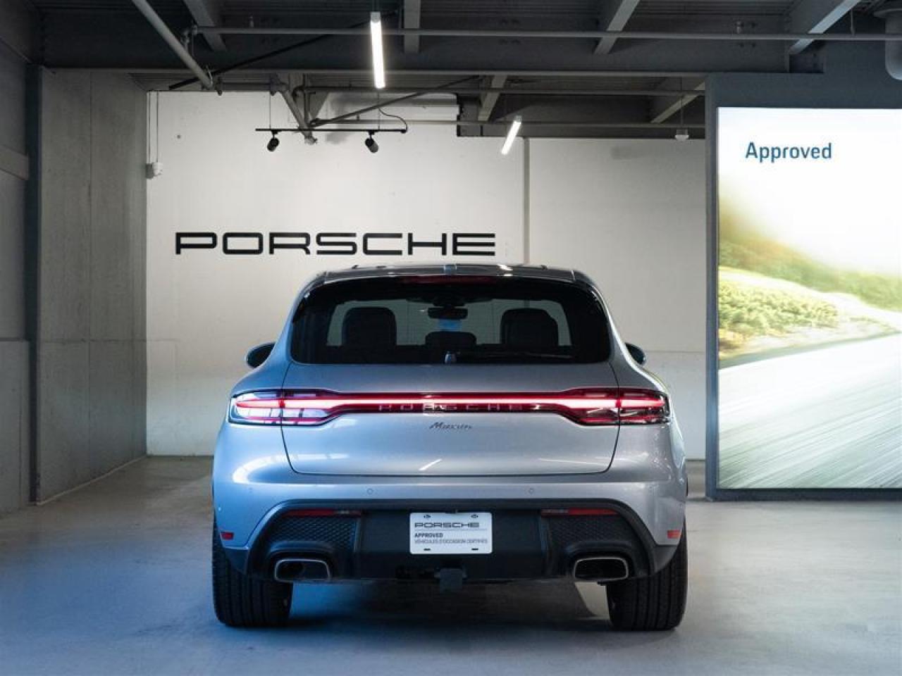 2025 Porsche Macan AWD Photo4