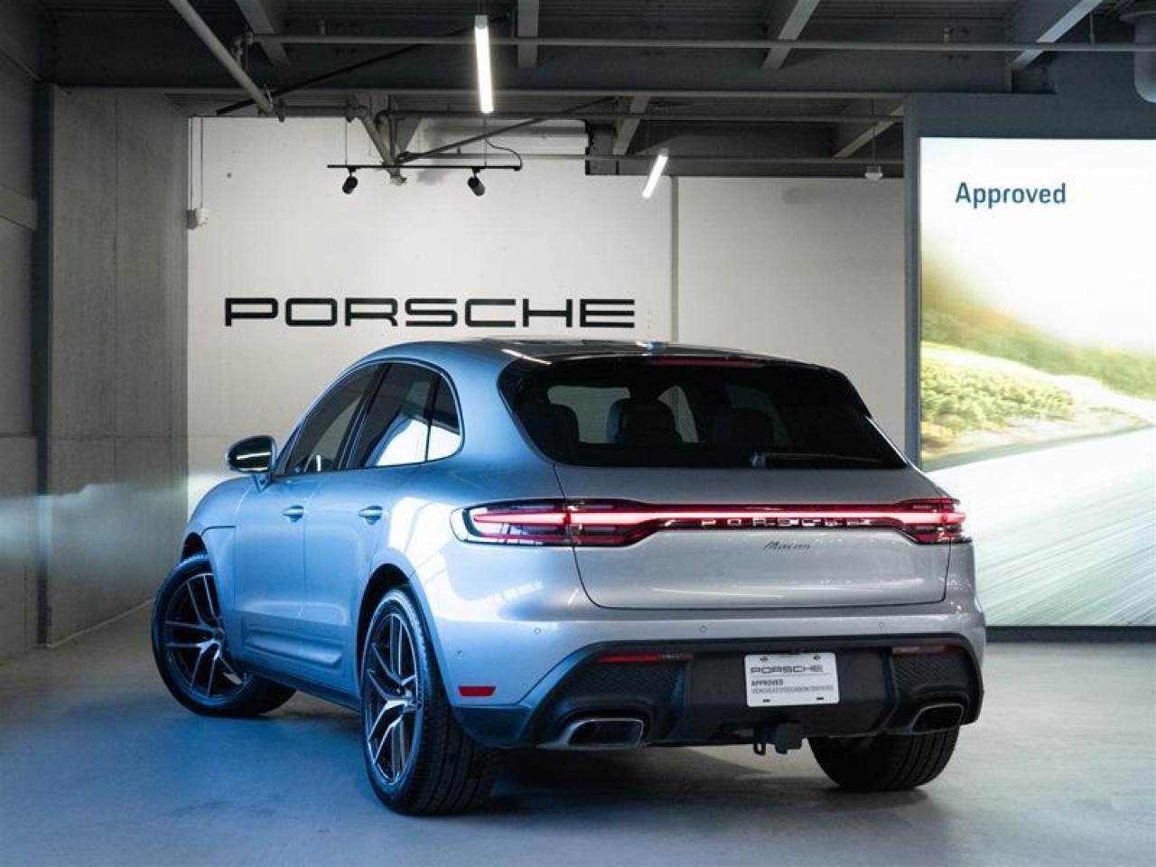 2025 Porsche Macan AWD Photo3