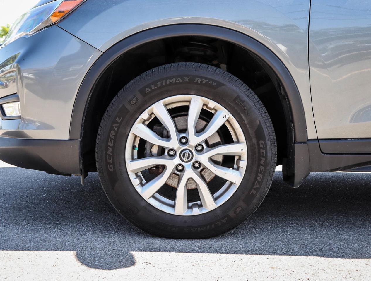 2019 Nissan Rogue SV Photo