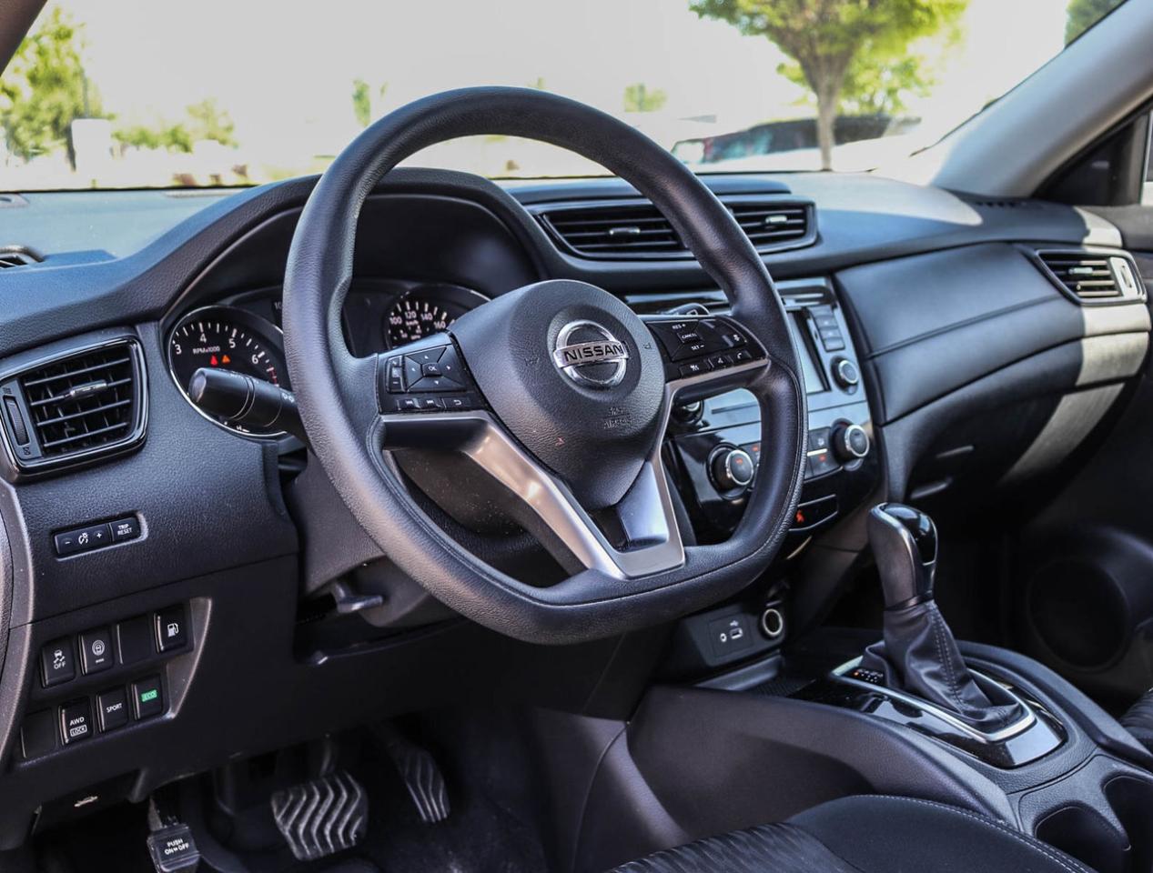 2019 Nissan Rogue SV Photo