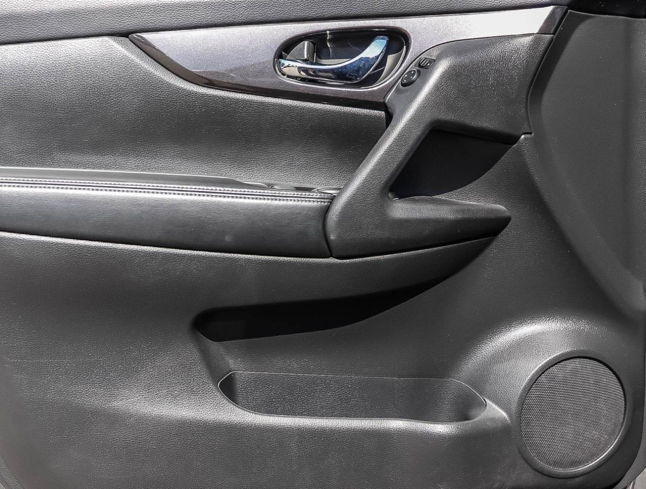 2019 Nissan Rogue SV Photo