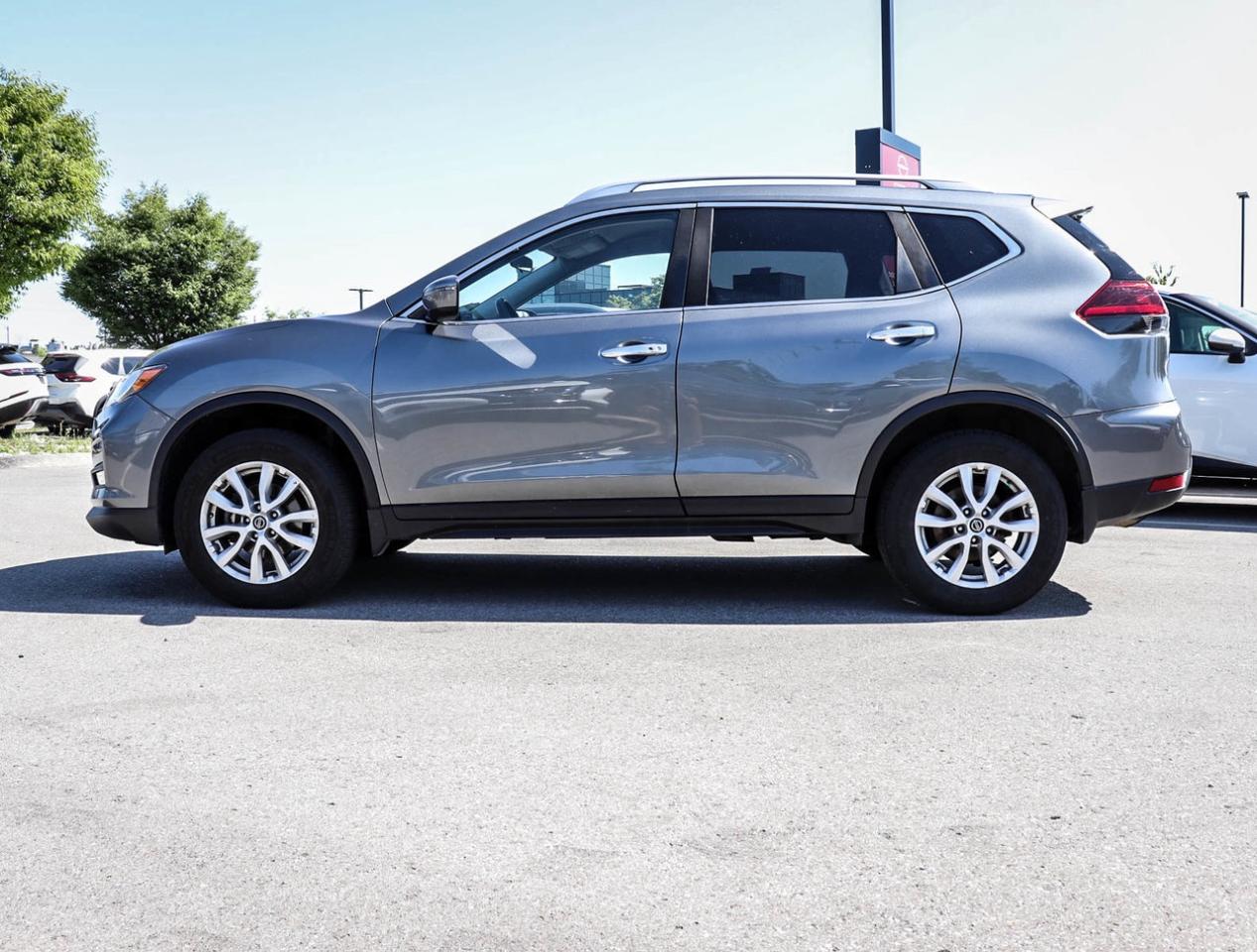 2019 Nissan Rogue SV Photo
