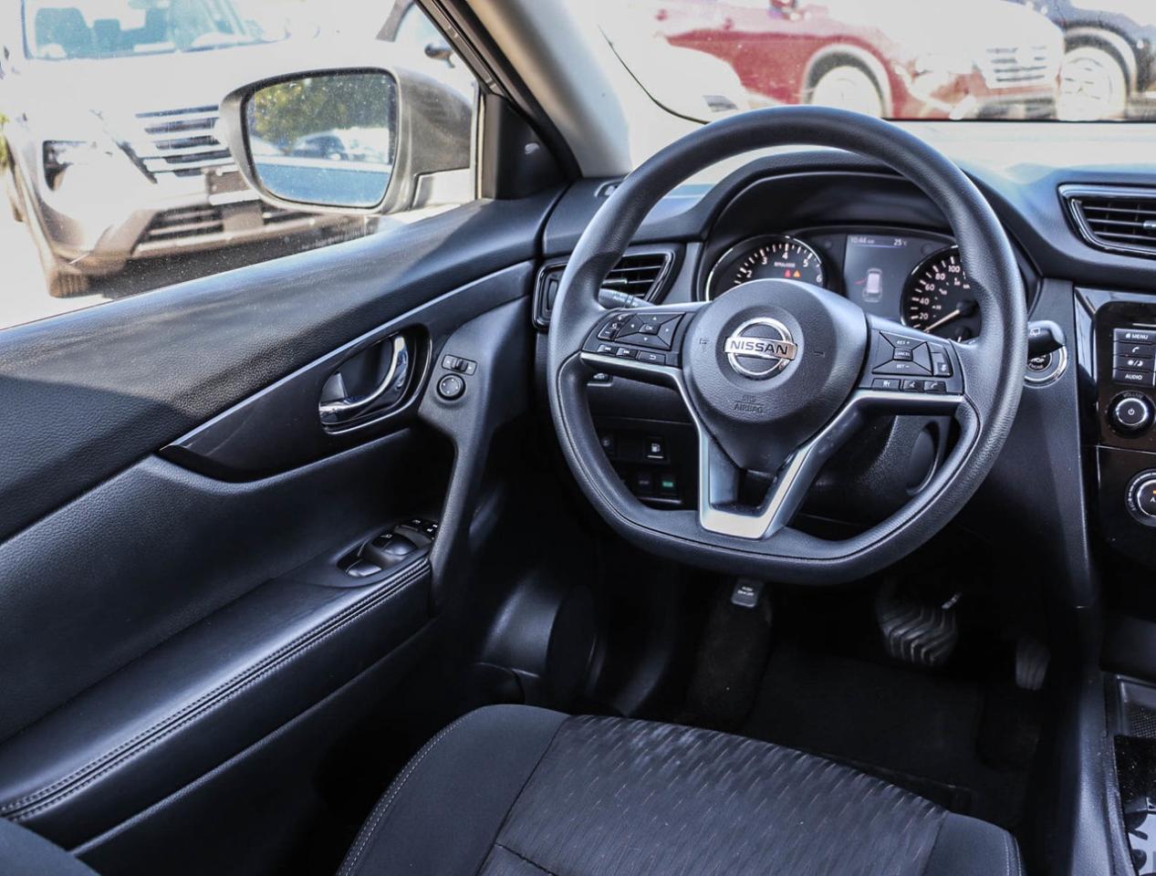 2019 Nissan Rogue SV Photo