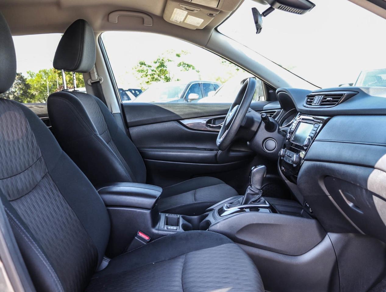 2019 Nissan Rogue SV Photo