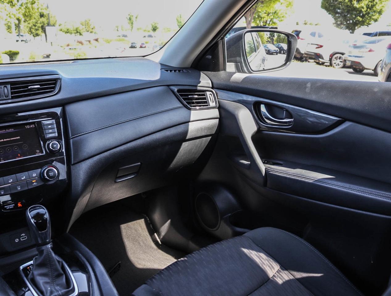 2019 Nissan Rogue SV Photo