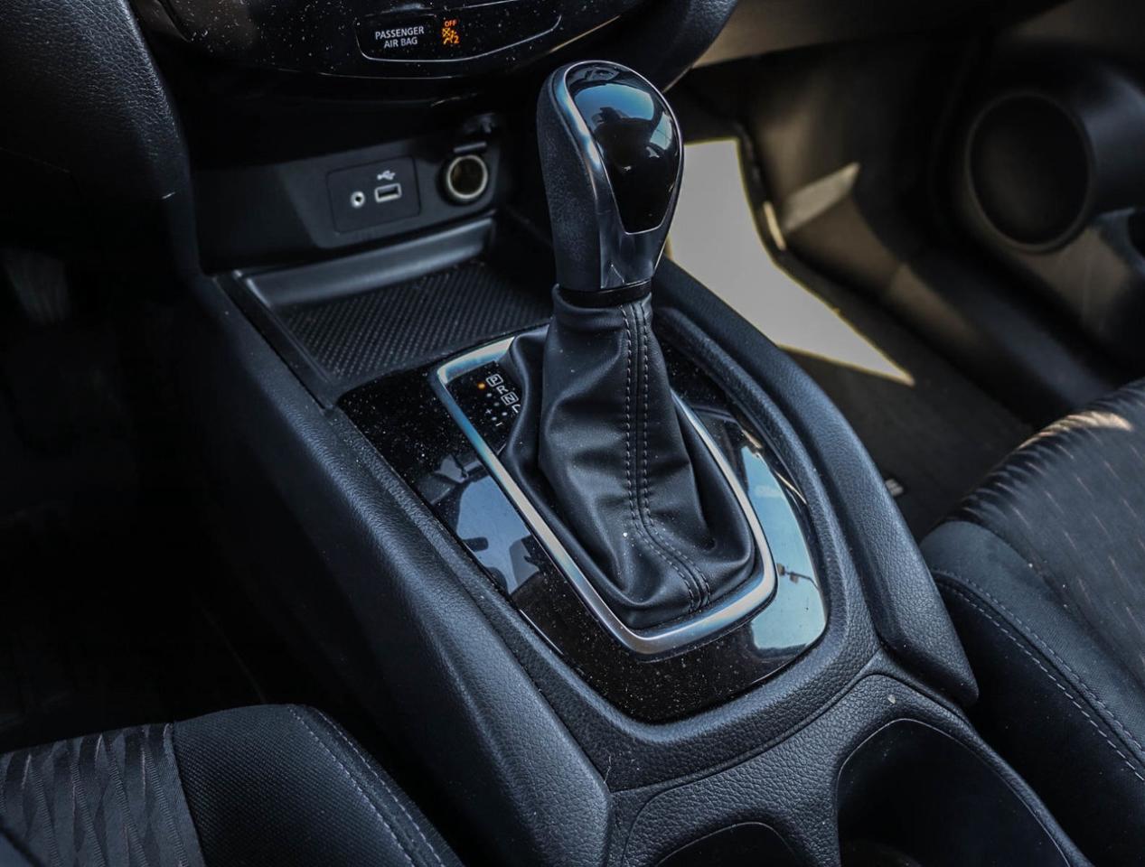 2019 Nissan Rogue SV Photo