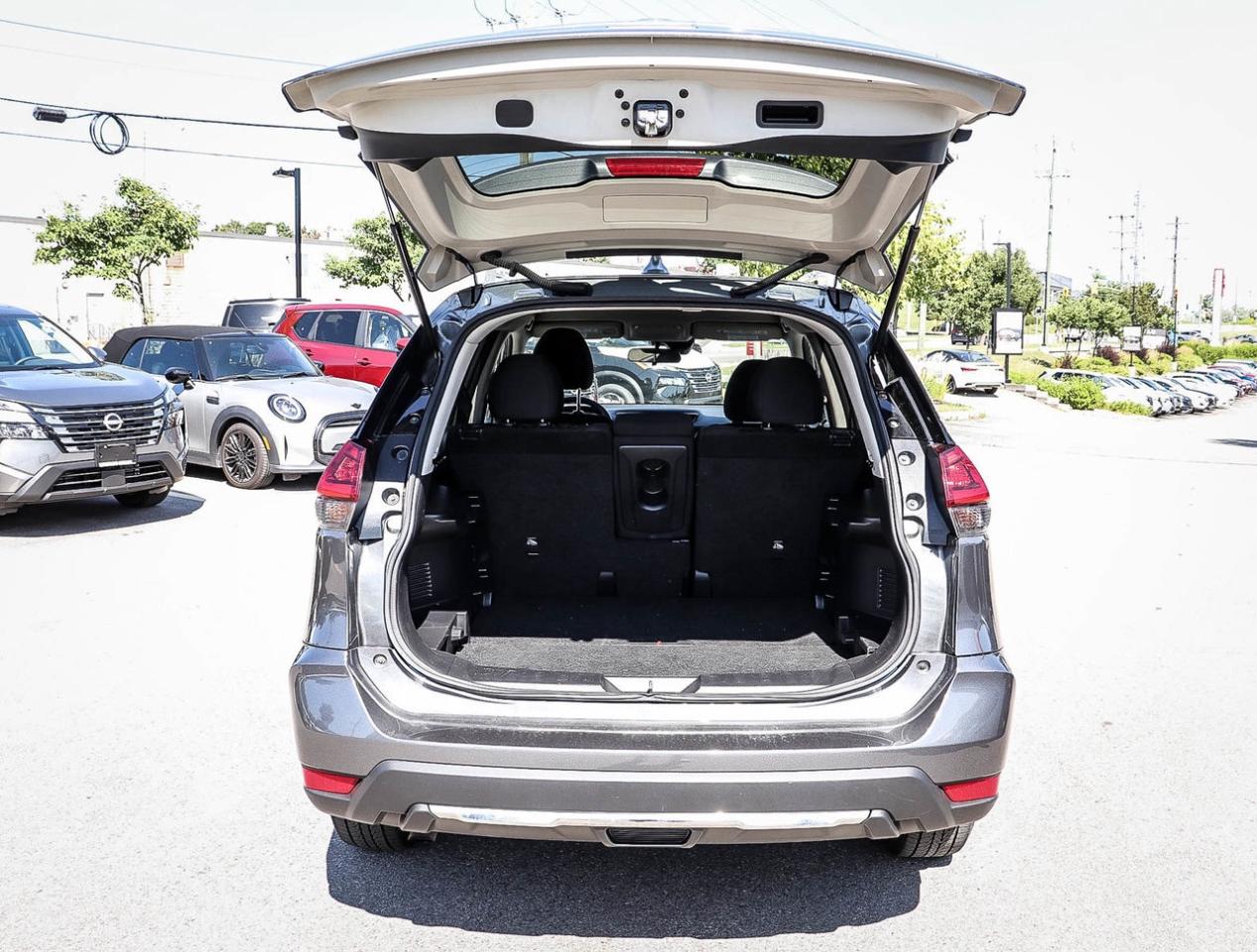 2019 Nissan Rogue SV Photo