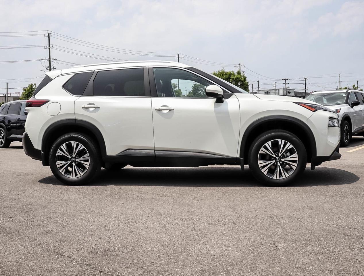 2023 Nissan Rogue SV Moonroof 1.5L TURBO AWD Photo3