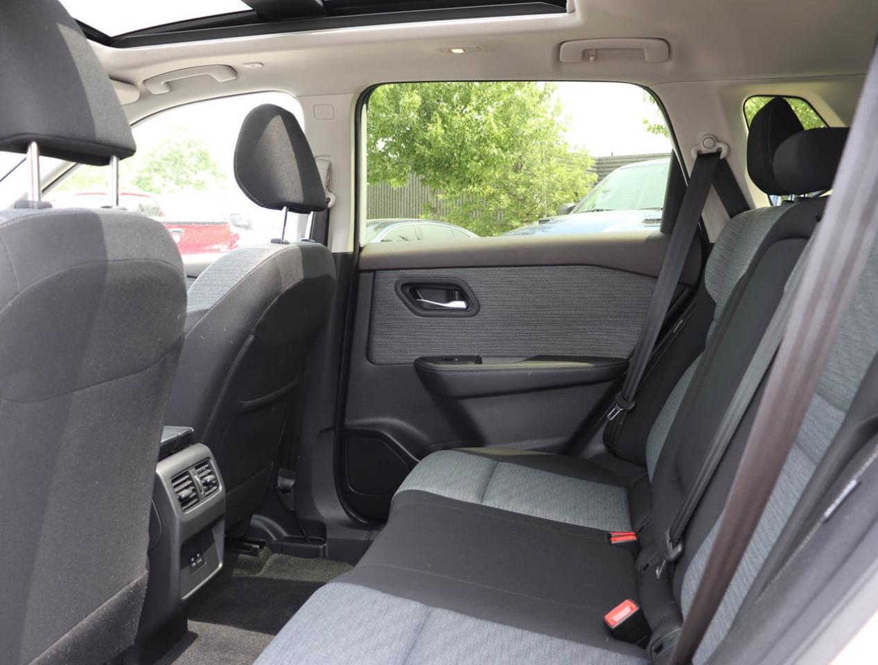 2023 Nissan Rogue SV Moonroof 1.5L TURBO AWD GREAT DEAL! Photo