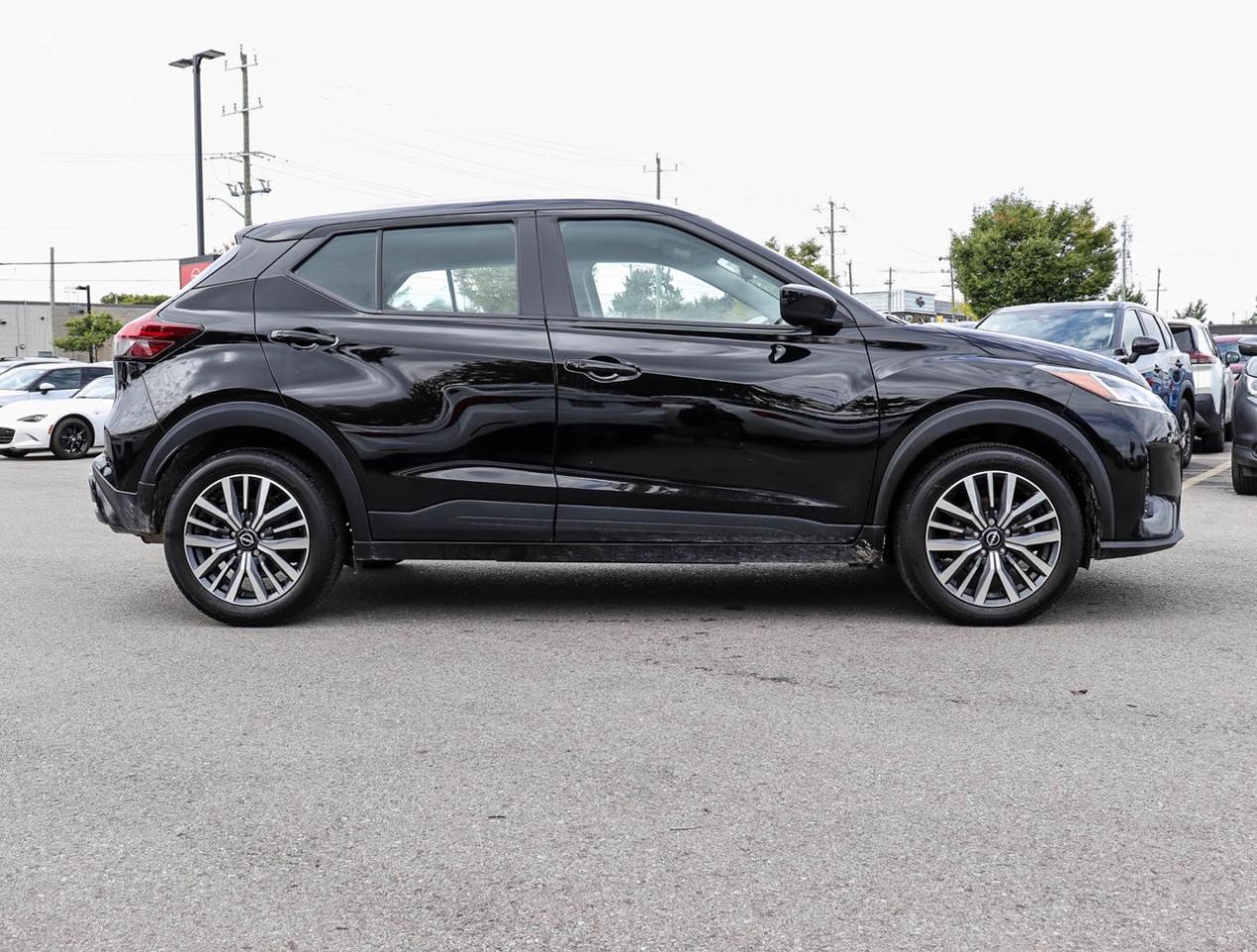 2023 Nissan Kicks SV !!! NO ACCIDENTS !!! ONE OWNER !!! 17 ALLOYS Photo3