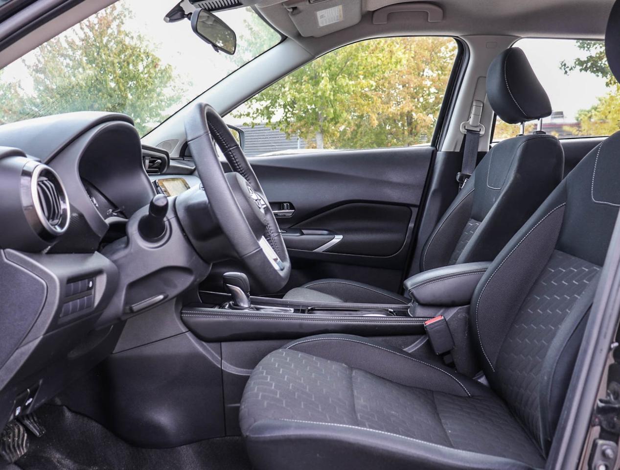 2023 Nissan Kicks SV !!! NO ACCIDENTS !!! ONE OWNER !!! 17 ALLOYS Photo