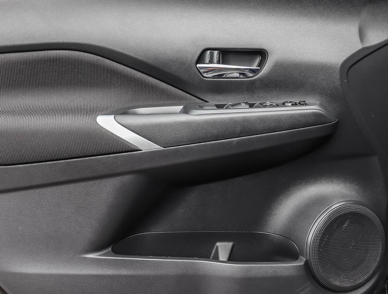 2023 Nissan Kicks SV !!! NO ACCIDENTS !!! ONE OWNER !!! 17 ALLOYS Photo