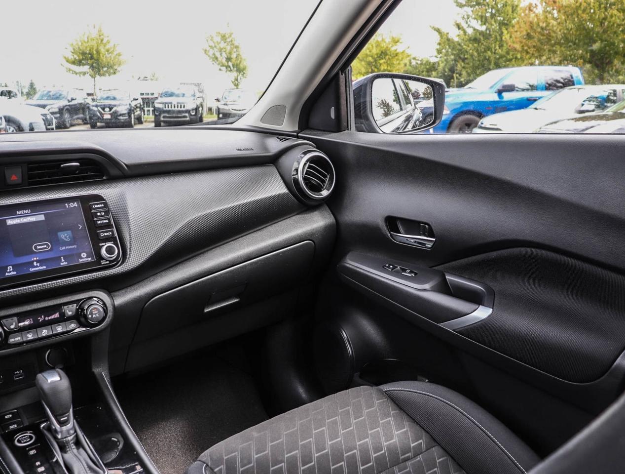 2023 Nissan Kicks SV !!! NO ACCIDENTS !!! ONE OWNER !!! 17 ALLOYS Photo