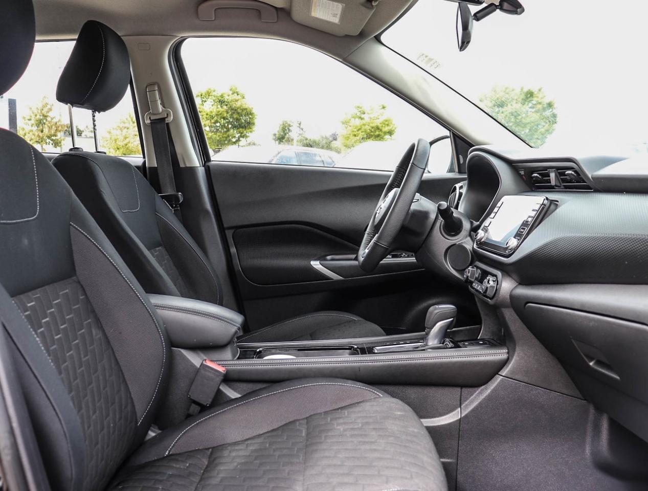 2023 Nissan Kicks SV !!! NO ACCIDENTS !!! ONE OWNER !!! 17 ALLOYS Photo