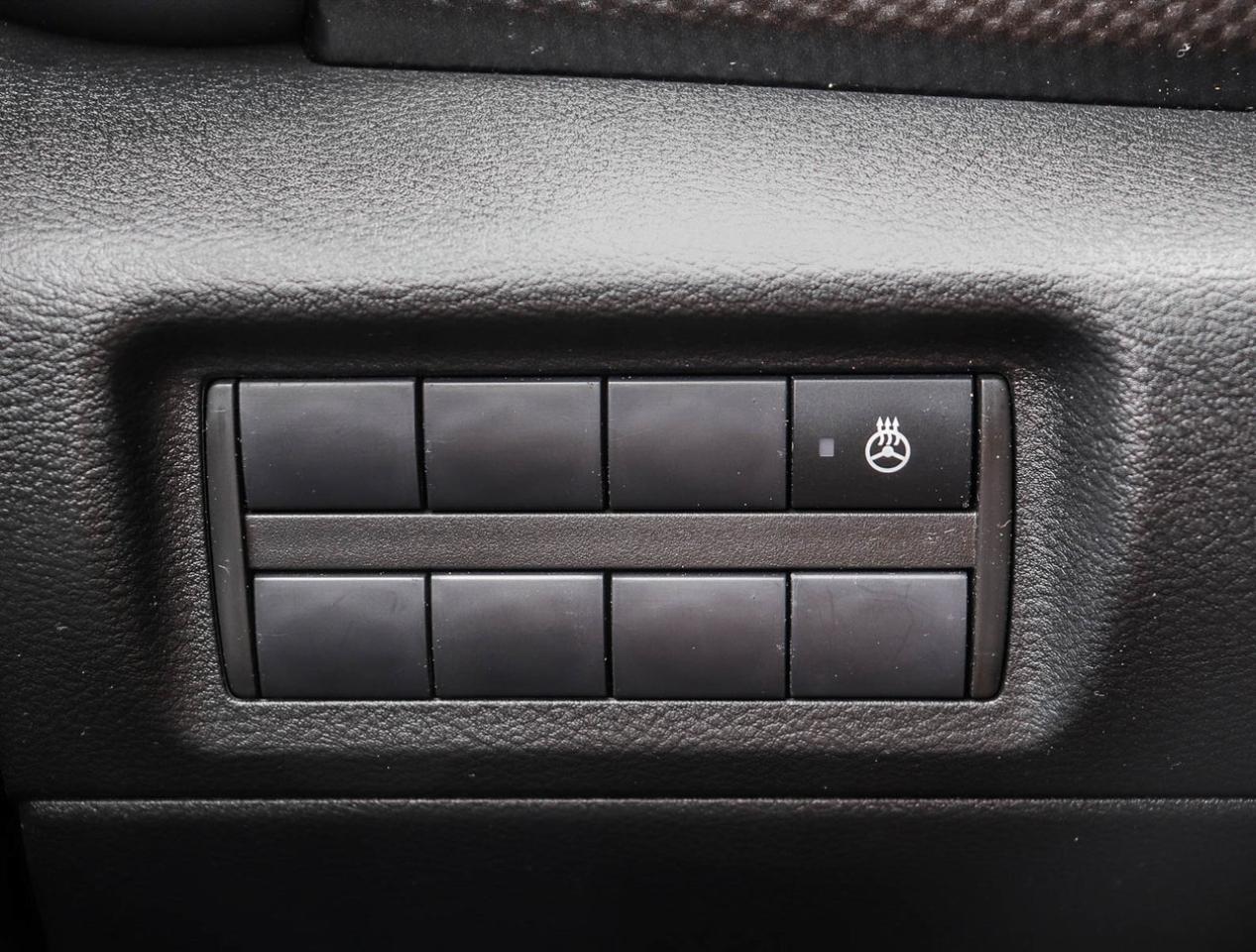 2023 Nissan Kicks SV !!! NO ACCIDENTS !!! ONE OWNER !!! 17 ALLOYS Photo