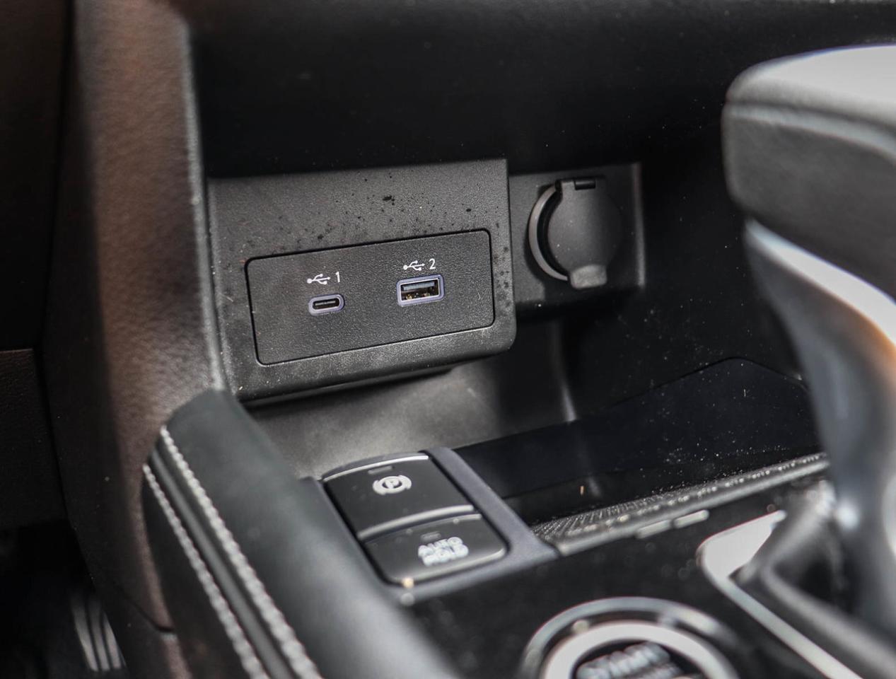 2023 Nissan Kicks SV !!! NO ACCIDENTS !!! ONE OWNER !!! 17 ALLOYS Photo