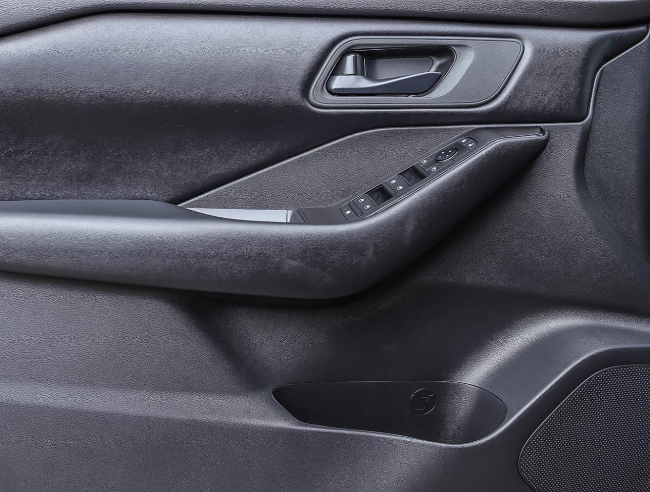 2025 Nissan Rogue S Photo