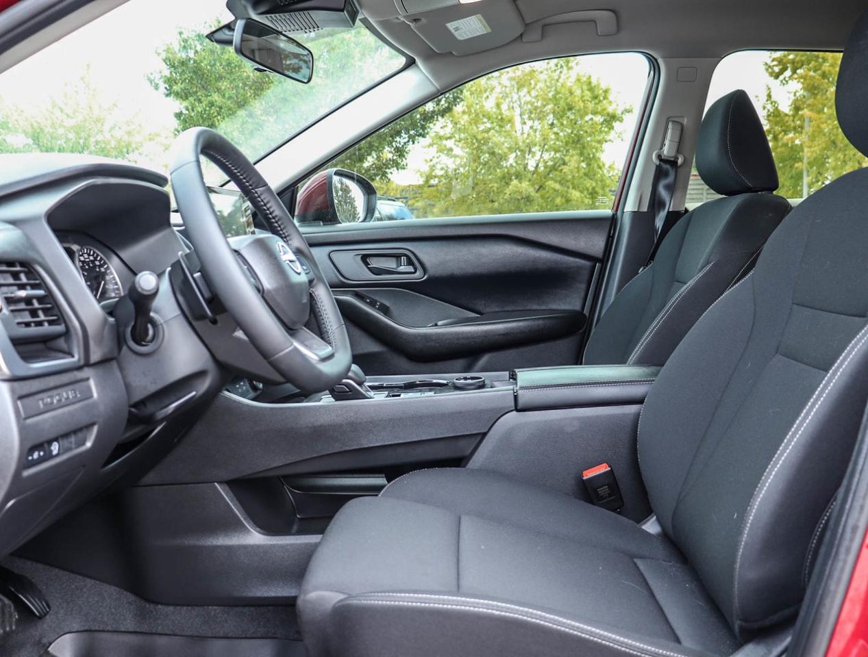 2025 Nissan Rogue S Photo