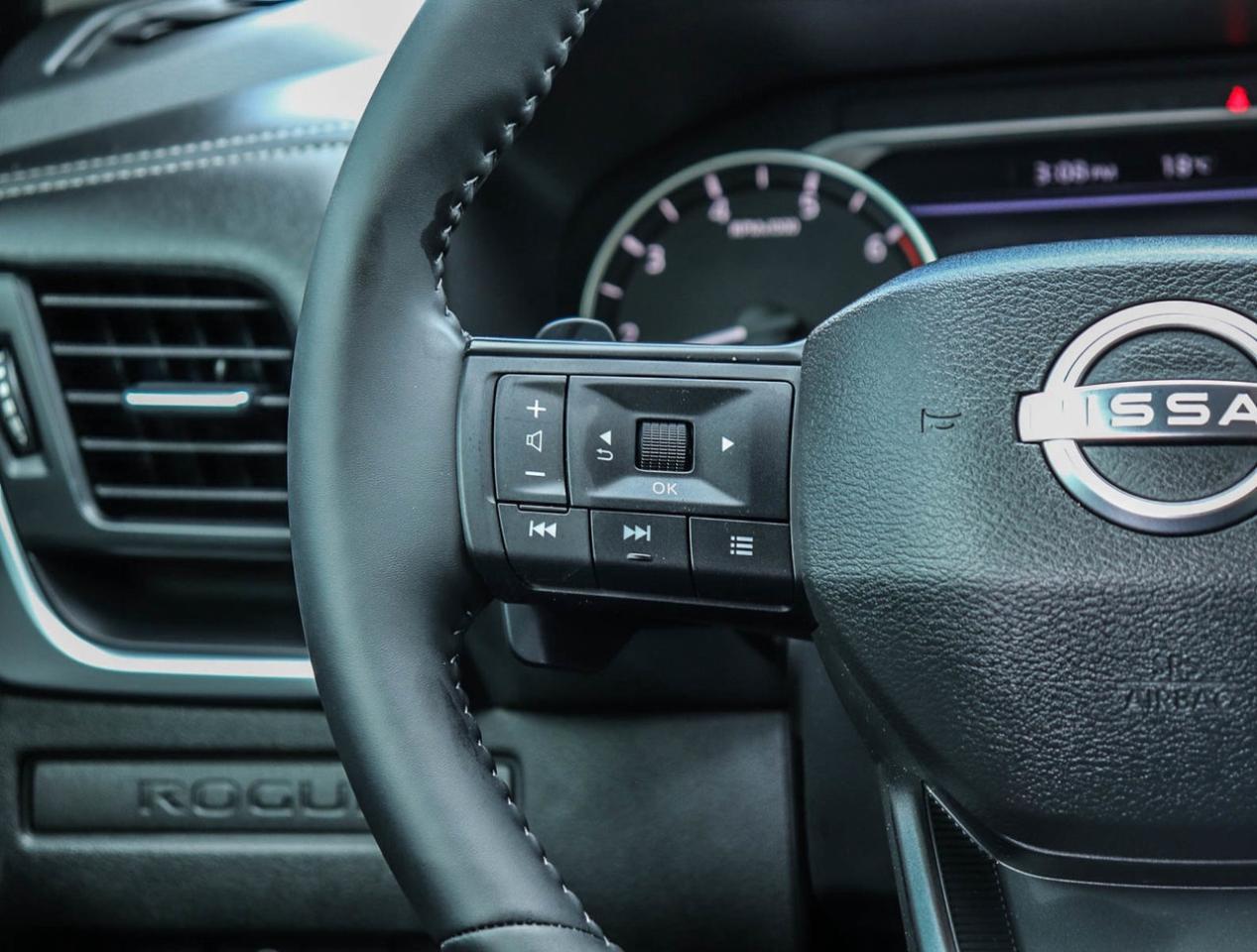 2025 Nissan Rogue S Photo